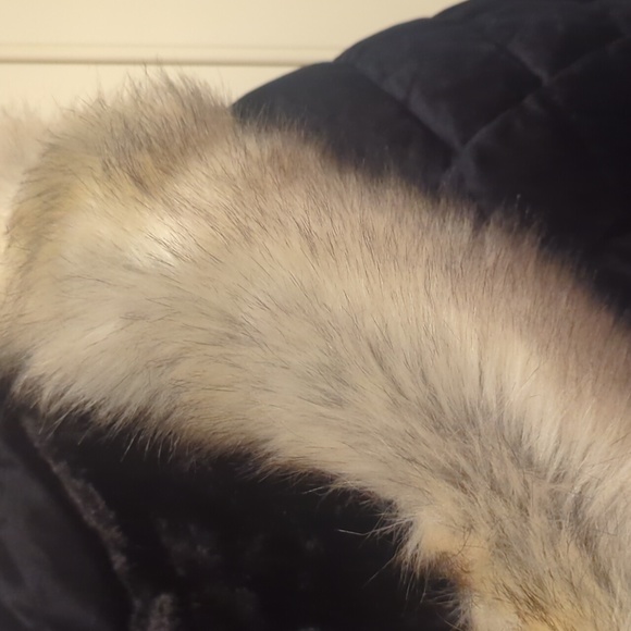 Gorgeous Jacket !! Velvet texture on outside Faux fur on Inside !!! New 🆕 - Picture 6 of 8